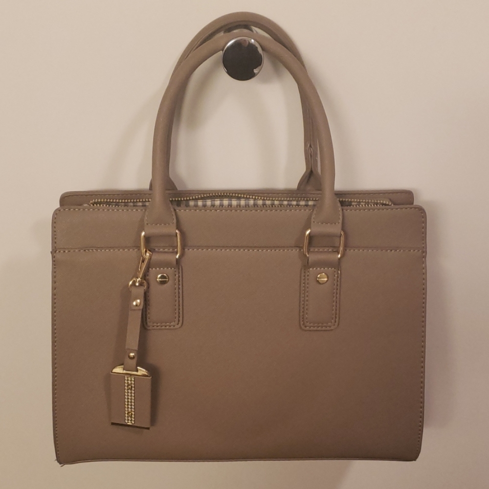 Gorgeous Vegan purse NWOT